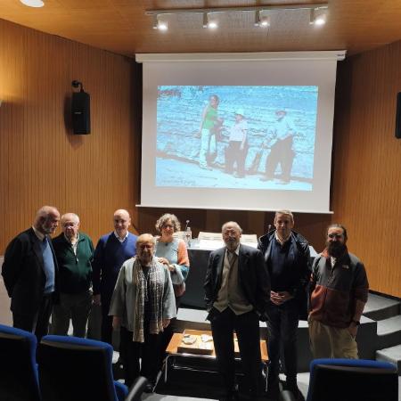 Imagen El MUJA enriquece sus fondos con la donación de una de las mayores colecciones de invertebrados fósiles del Jurásico asturiano