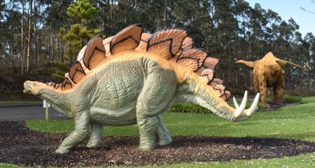 Del Triásico al Cretácico: una visita por los dinosaurios del Jardín del Museo