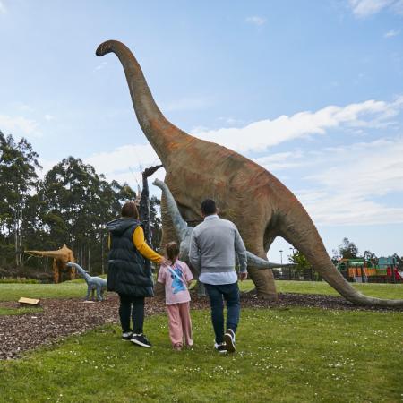 Del Triásico al Cretácico: una visita por los dinosaurios del Jardín del Museo