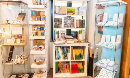 Imagen Venta de libros, artesanía, regalo, etc.